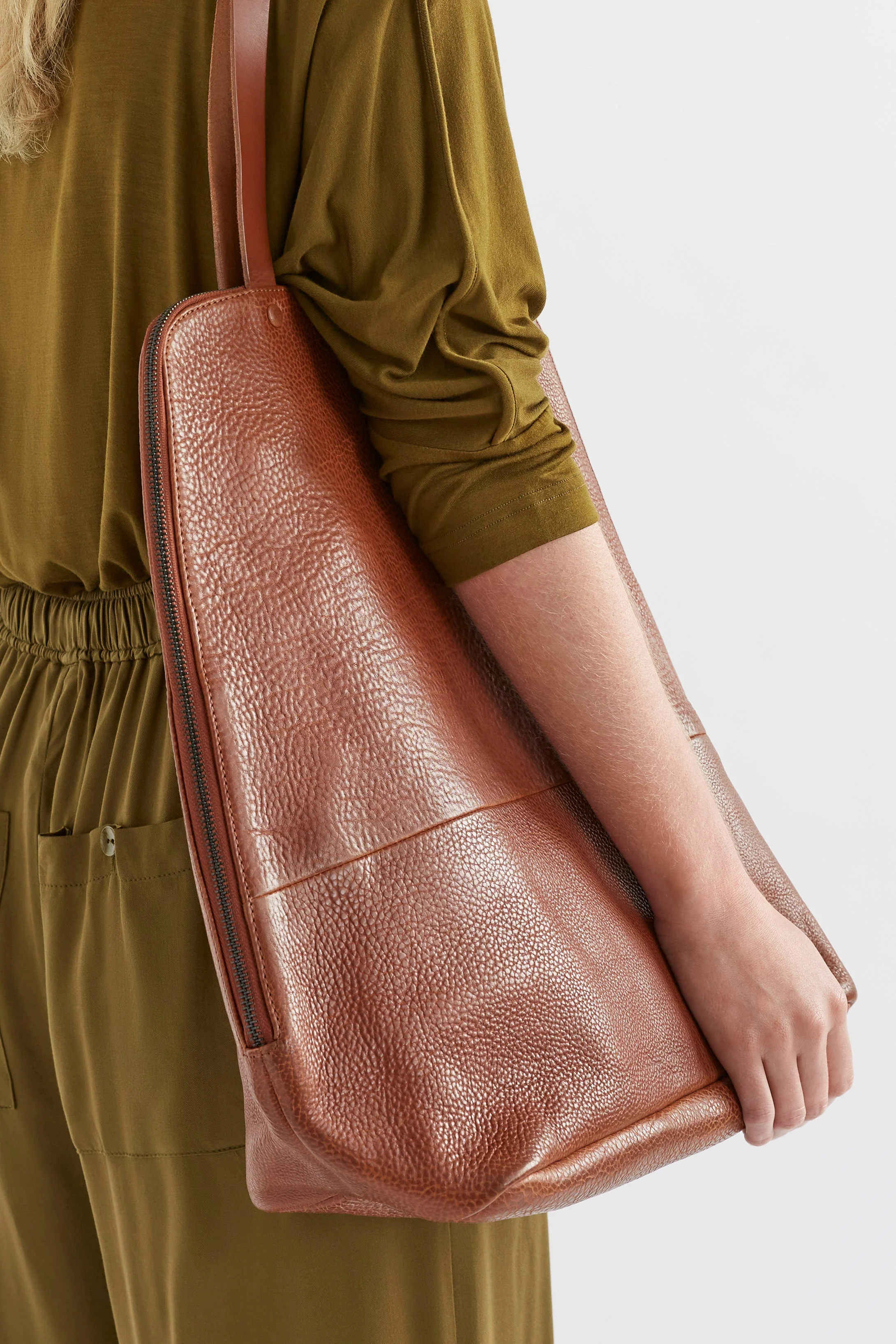 Arien Carry-All Bag - Image 5