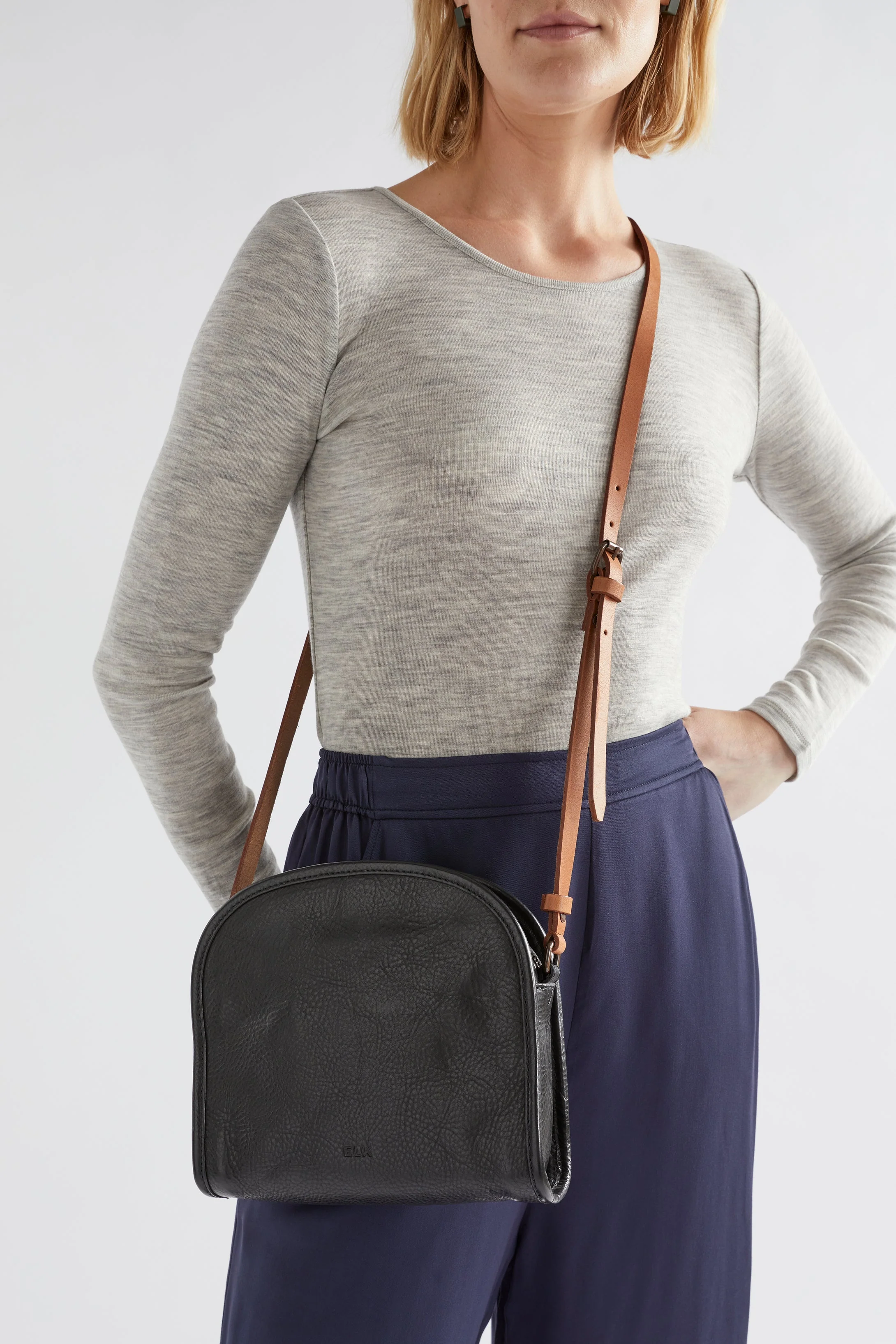 Kurva Messenger Bag - Image 3